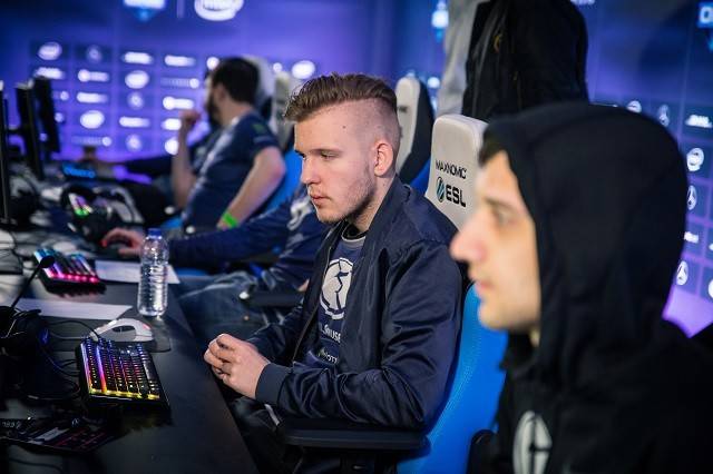 Spirit Academy教练确认 kyousuke 正在替补席上