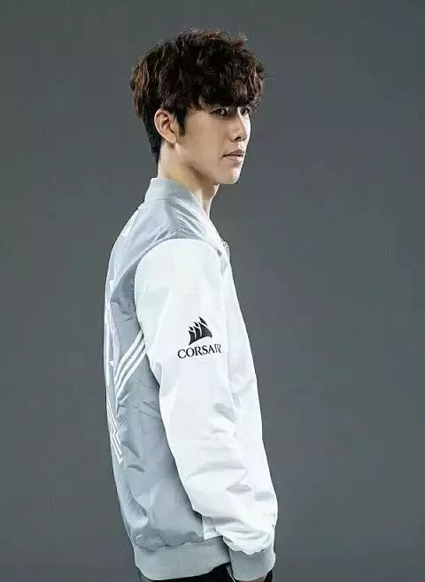 Vitality , NAVI, Falcons , 和 3DMAX 在 StarLadder 布达佩斯 Major 2025 第三阶段的首轮中遭遇了失败