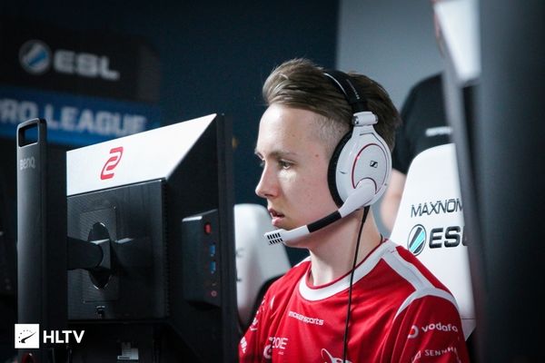 80 预览！ Ruler 在他获得五杀的声音中喊道，但 Chovy 杀了他， Generation Gaming 轻松赢得了第一局